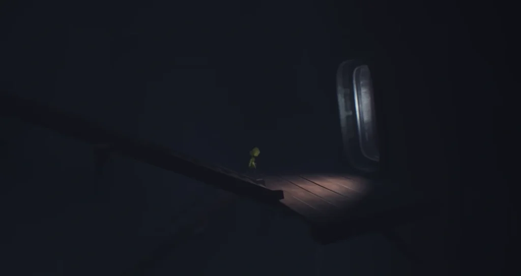 Six from Little Nightmares walking on wooden platform